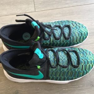 Women’s basketball sneakers